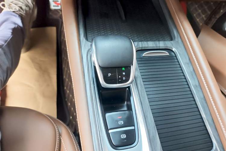 Used Chery Arrizo 8 2023 High-Performance Edition 2.0T DCT Powerfully Equipped Gear Lever