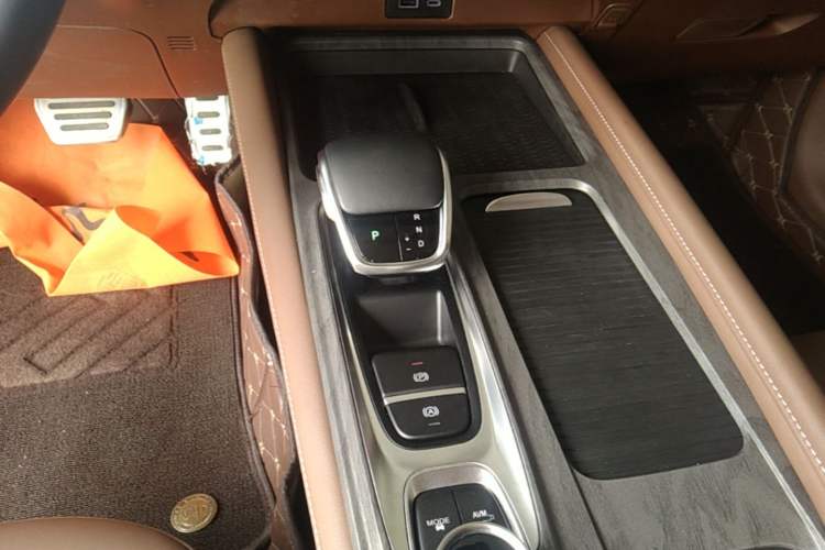 Used Chery Arrizo 8 2023 High-Performance Edition 2.0T DCT Powerfully Equipped Gear Lever