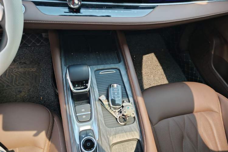 Used Chery Arrizo 8 2023 High-Performance Edition 2.0T DCT Powerfully Equipped Gear Lever