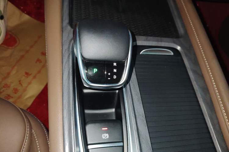 Used Chery Arrizo 8 2023 High-Performance Edition 2.0T DCT Powerfully Equipped Gear Lever