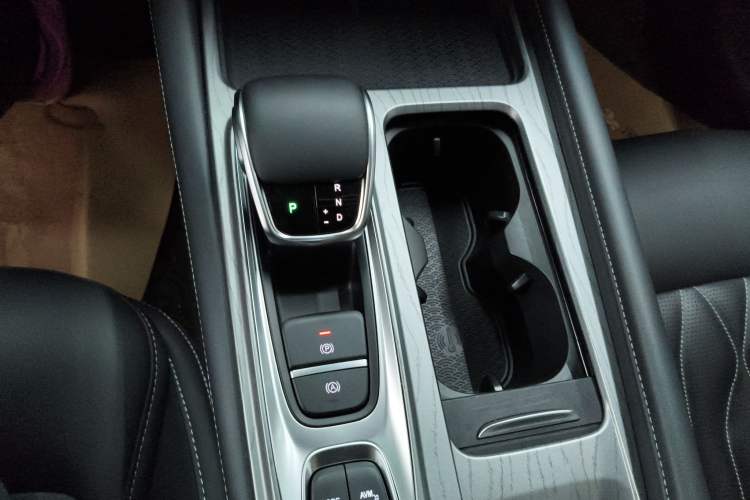 Used Chery Arrizo 8 2023 High-Performance Edition 2.0T DCT Powerfully Equipped Gear Lever