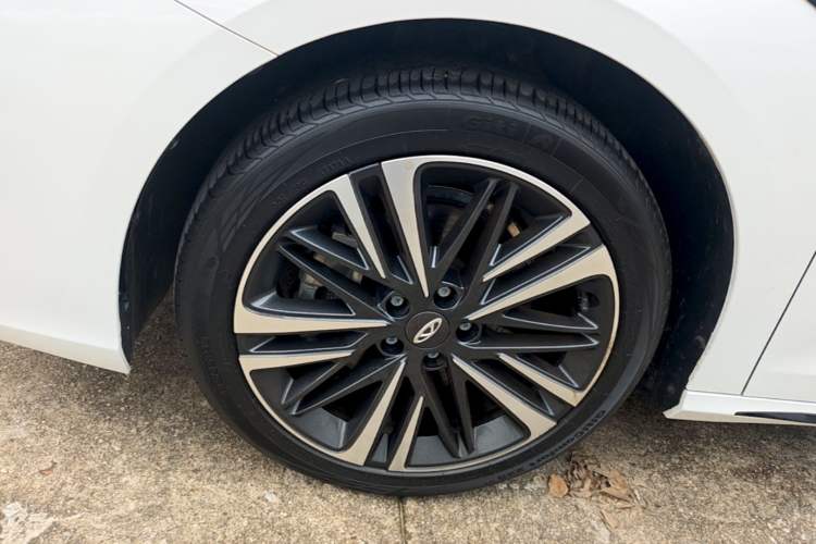Used Chery Arrizo 8 2023 High-Performance Edition 2.0T DCT Powerfully Equipped Left Front Wheel Hub