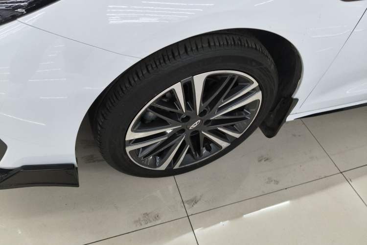 Used Chery Arrizo 8 2023 High-Performance Edition 2.0T DCT Powerfully Equipped Left Front Wheel Hub