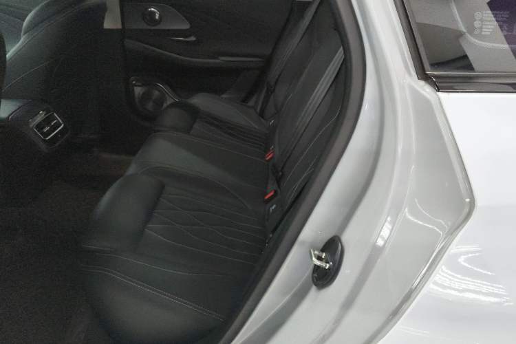 Used Chery Arrizo 8 2023 High-Performance Edition 2.0T DCT Powerfully Equipped Left Rear Seat