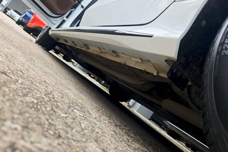 Used Chery Arrizo 8 2023 High-Performance Edition 2.0T DCT Powerfully Equipped Left Side Sill