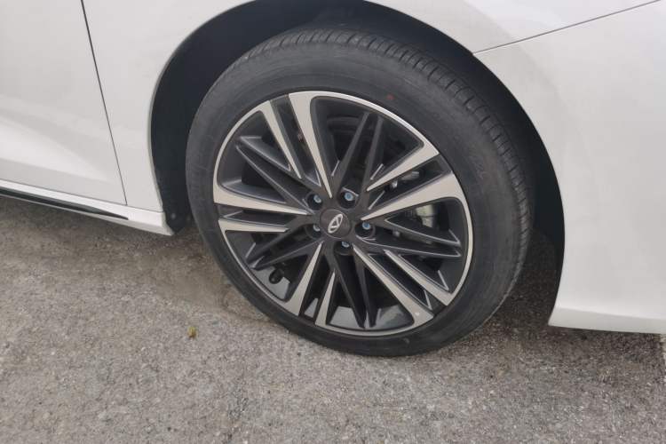 Used Chery Arrizo 8 2023 High-Performance Edition 2.0T DCT Powerfully Equipped Right Front Wheel Hub