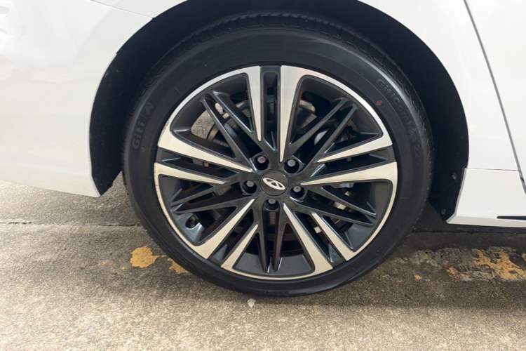 Used Chery Arrizo 8 2023 High-Performance Edition 2.0T DCT Powerfully Equipped Right Rear Wheel Hub