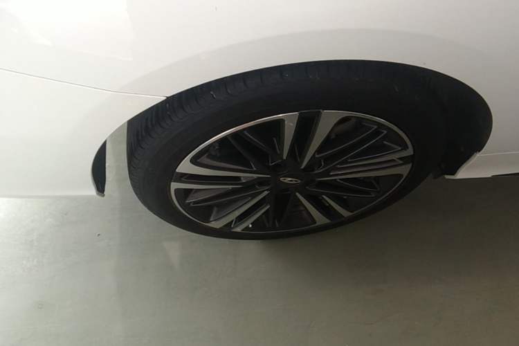 Used Chery Arrizo 8 2023 High-Performance Edition 2.0T DCT Powerfully Equipped Right Rear Wheel Hub