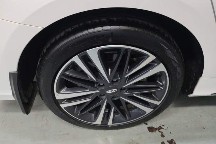 Used Chery Arrizo 8 2023 High-Performance Edition 2.0T DCT Powerfully Equipped Right Rear Wheel Hub