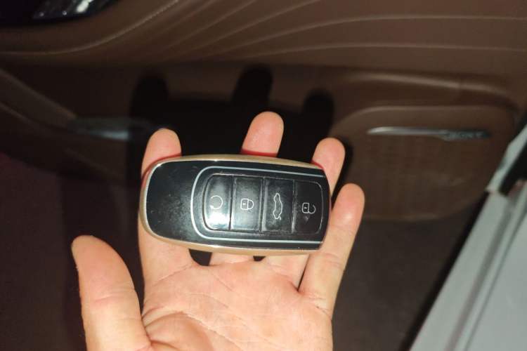 Used Chery Arrizo 8 2023 High-Performance Edition 2.0T DCT Powerfully Equipped Vehicle Key