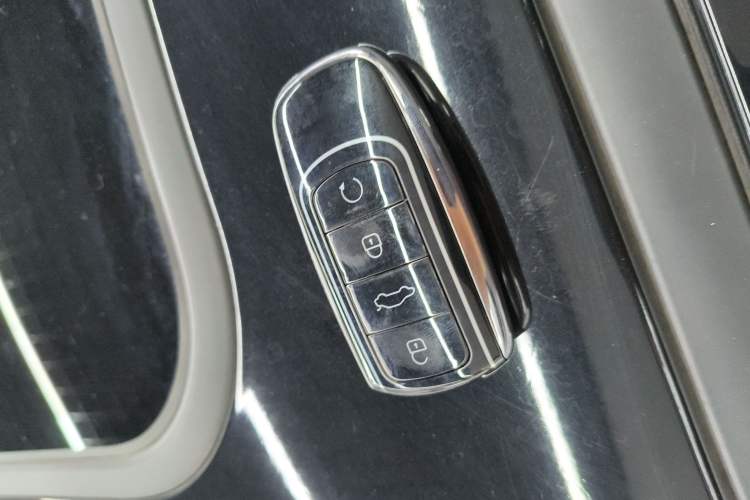 Used Chery Arrizo 8 2023 High-Performance Edition 2.0T DCT Powerfully Equipped Vehicle Key