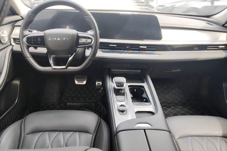 Used Chery Arrizo 8 2024 High-Performance Edition 2.0T DCT Powerfully Tuned Center Console