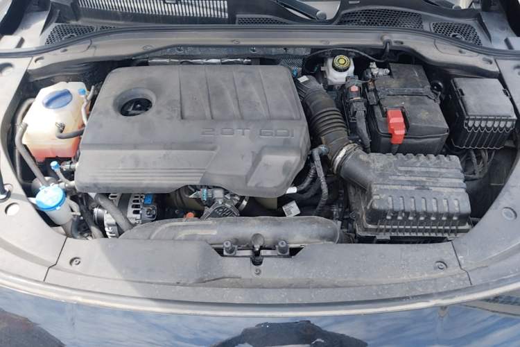 Used Chery Arrizo 8 2024 High-Performance Edition 2.0T DCT Powerfully Tuned Engine Bay