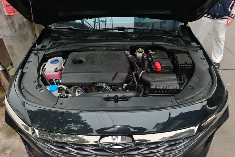 Used Chery Arrizo 8 2024 High-Performance Edition 2.0T DCT Powerfully Tuned Engine Bay