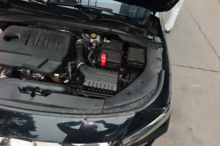 Used Chery Arrizo 8 2024 High-Performance Edition 2.0T DCT Powerfully Tuned Engine Bay Left