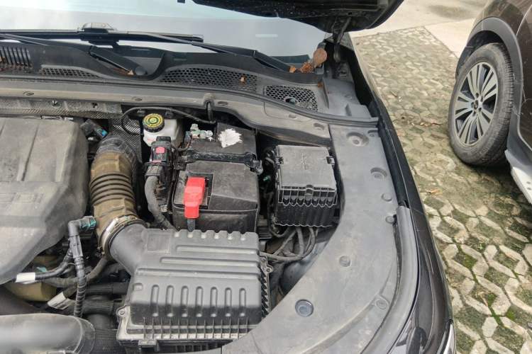 Used Chery Arrizo 8 2024 High-Performance Edition 2.0T DCT Powerfully Tuned Engine Bay Left