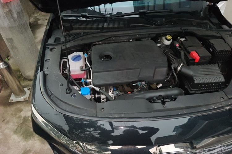 Used Chery Arrizo 8 2024 High-Performance Edition 2.0T DCT Powerfully Tuned Engine Bay Right