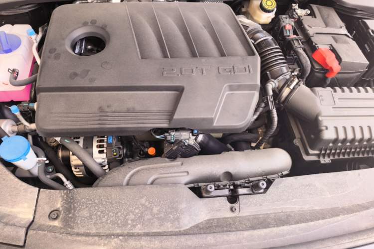 Used Chery Arrizo 8 2024 High-Performance Edition 2.0T DCT Powerfully Tuned Engine Bay