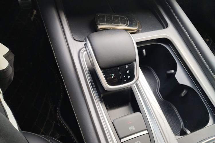 Used Chery Arrizo 8 2024 High-Performance Edition 2.0T DCT Powerfully Tuned Gear Lever