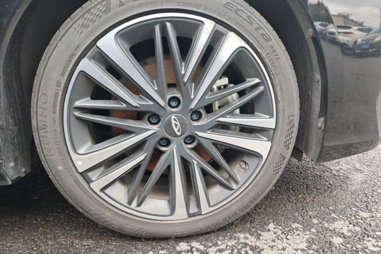 Used Chery Arrizo 8 2024 High-Performance Edition 2.0T DCT Powerfully Tuned Right Front Wheel Hub