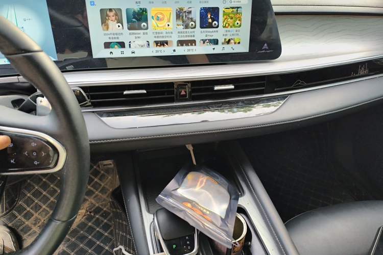 Used Chery Arrizo 8 2024 High-Performance Edition 2.0T DCT Powerfully Tuned Audio And AC Panel