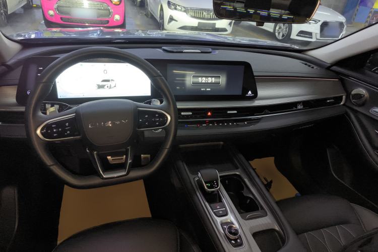 Used Chery Arrizo 8 2024 High-Performance Edition 2.0T DCT Powerfully Tuned Center Console