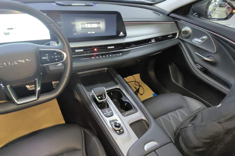 Used Chery Arrizo 8 2024 High-Performance Edition 2.0T DCT Powerfully Tuned Gear Lever