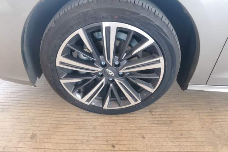 Used Chery Arrizo 8 2024 1.6T DCT Rui Left Front Wheel Hub