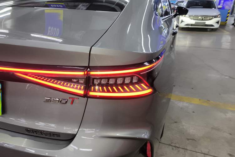 Used Chery Arrizo 8 2024 High-Performance Edition 2.0T DCT Powerfully Tuned Right Rear Taillight