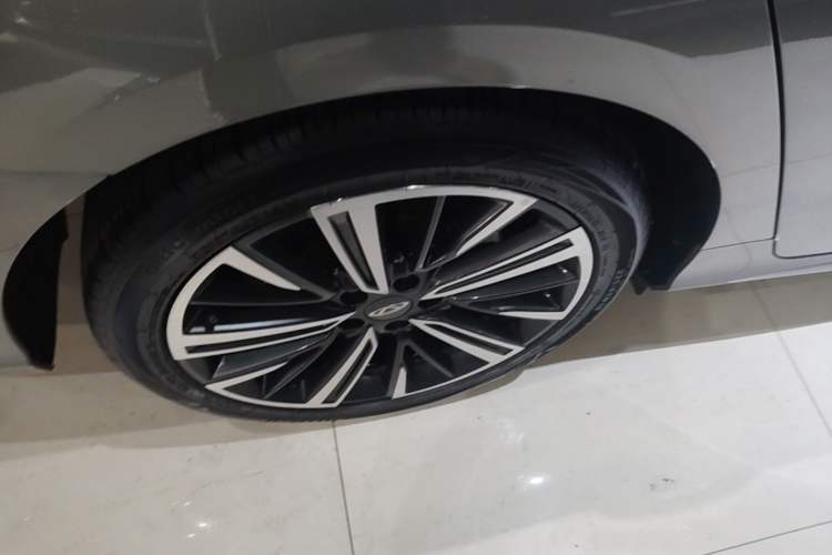 Used Chery Arrizo 8 2024 1.6T DCT Rui Right Rear Wheel Hub