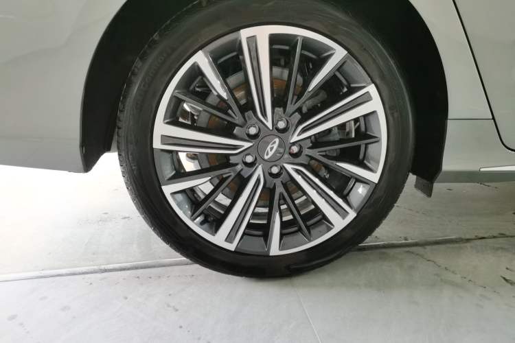 Used Chery Arrizo 8 2024 1.6T DCT Rui Right Rear Wheel Hub