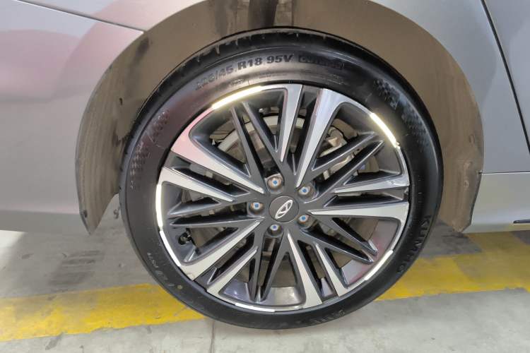 Used Chery Arrizo 8 2024 High-Performance Edition 2.0T DCT Powerfully Tuned Right Rear Wheel Hub