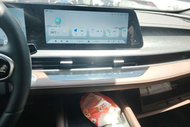 Used Chery Arrizo 8 2024 High-Performance Edition 2.0T DCT Powerfully Tuned Audio And AC Panel