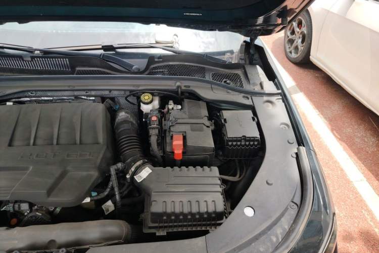 Used Chery Arrizo 8 2024 High-Performance Edition 2.0T DCT Powerfully Tuned Engine Bay Left