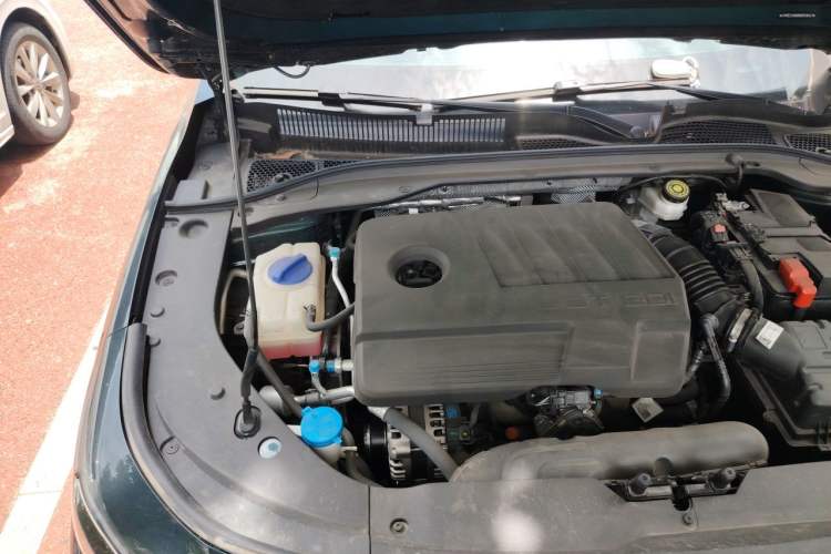 Used Chery Arrizo 8 2024 High-Performance Edition 2.0T DCT Powerfully Tuned Engine Bay Right
