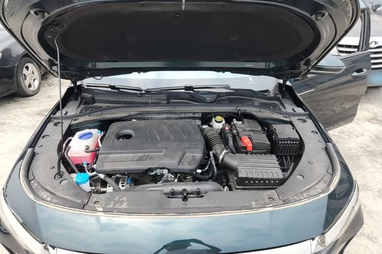 Used Chery Arrizo 8 2024 High-Performance Edition 2.0T DCT Powerfully Tuned Engine Bay