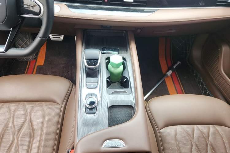Used Chery Arrizo 8 2024 High-Performance Edition 2.0T DCT Powerfully Tuned Gear Lever