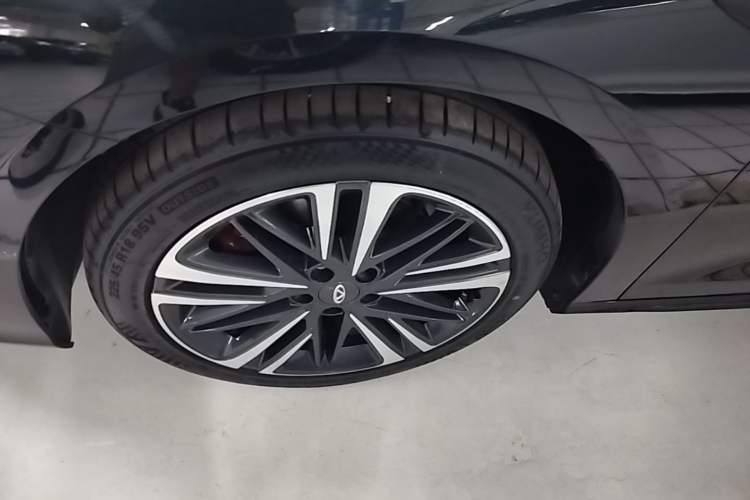 Used Chery Arrizo 8 2024 High-Energy Edition 2.0T Automatic Yu+ Left Front Wheel Hub