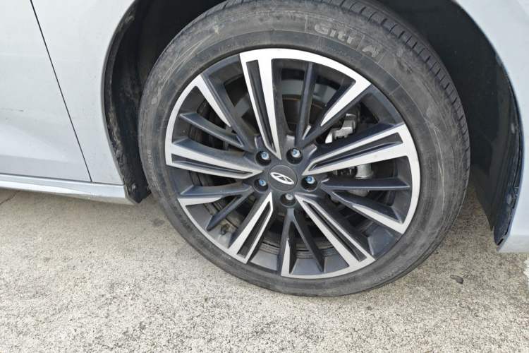 Used Chery Arrizo 8 2024 1.6T DCT Smart Right Front Wheel Hub