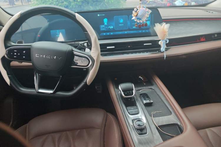 Used Chery Arrizo 8 2024 High-Performance Edition 2.0T DCT Powerfully Tuned Center Console