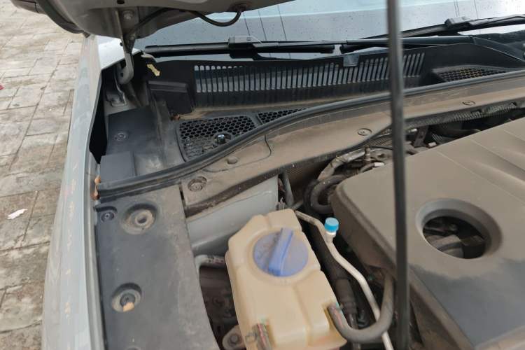 Used Chery Arrizo 8 2024 High-Performance Edition 2.0T DCT Powerfully Tuned Engine Bay Right