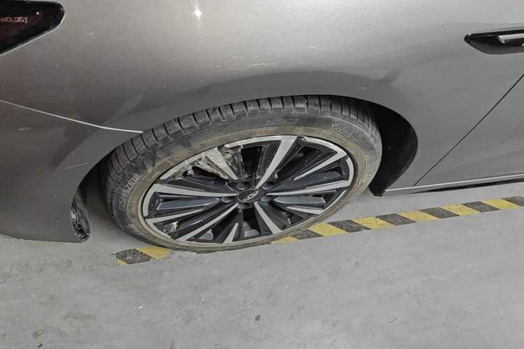 Used Chery Arrizo 8 2024 High-Energy Edition 2.0T Automatic Yu+ Left Front Wheel Hub