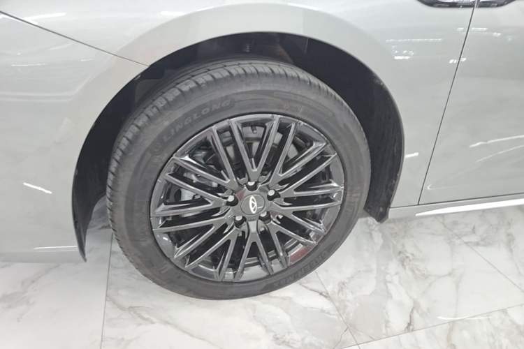 Used Chery Arrizo 8 2024 1.6T DCT Excellence Edition Left Front Wheel Hub