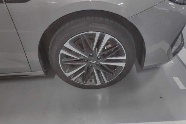 Used Chery Arrizo 8 2024 High-Performance Edition 2.0T DCT Powerfully Tuned Right Front Wheel Hub