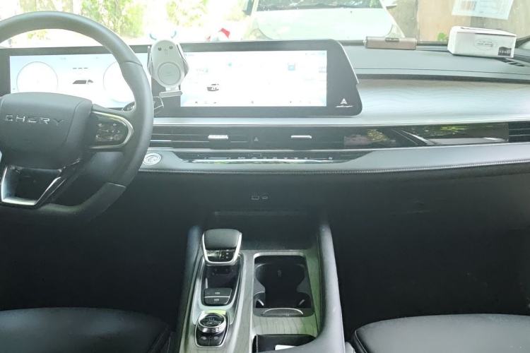 Used Chery Arrizo 8 2024 1.6T DCT Smart Center Console