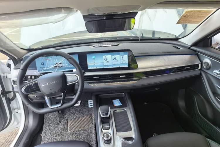 Used Chery Arrizo 8 2024 High-Performance Edition 2.0T DCT Powerfully Tuned Center Console