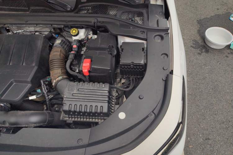 Used Chery Arrizo 8 2024 High-Performance Edition 2.0T DCT Powerfully Tuned Engine Bay Left