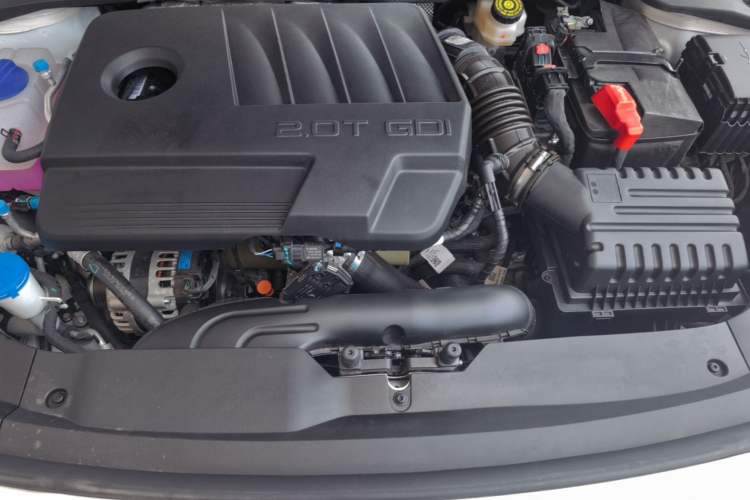 Used Chery Arrizo 8 2024 High-Performance Edition 2.0T DCT Powerfully Tuned Engine Bay
