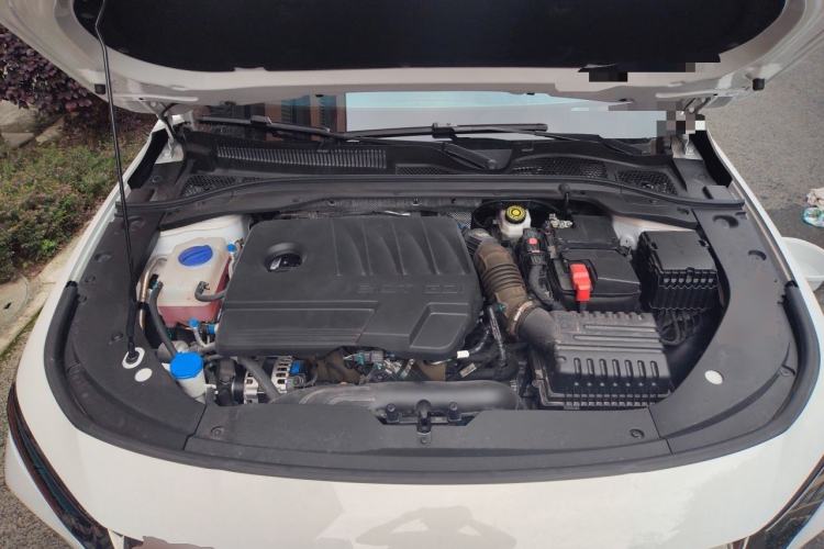Used Chery Arrizo 8 2024 High-Performance Edition 2.0T DCT Powerfully Tuned Engine Bay