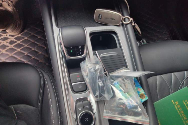 Used Chery Arrizo 8 2024 High-Performance Edition 2.0T DCT Powerfully Tuned Gear Lever